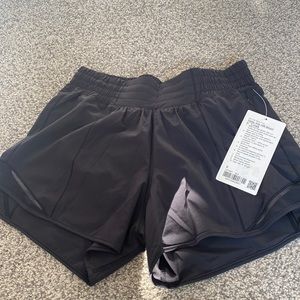 Lululemon Hotty Hot HR short 4” lined sz 6 blk